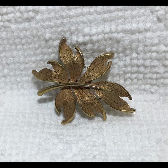 Vintage Leaf Brooch - Picture 4 of 7